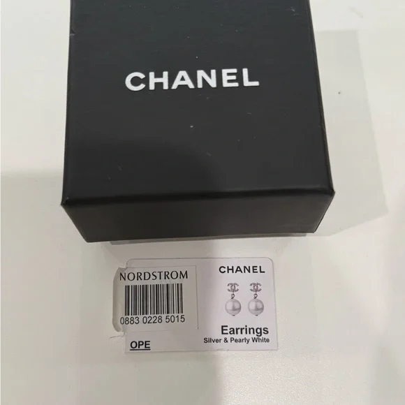 CHANEL Silver and Pearl Drop Earrings - Picture 3 of 3